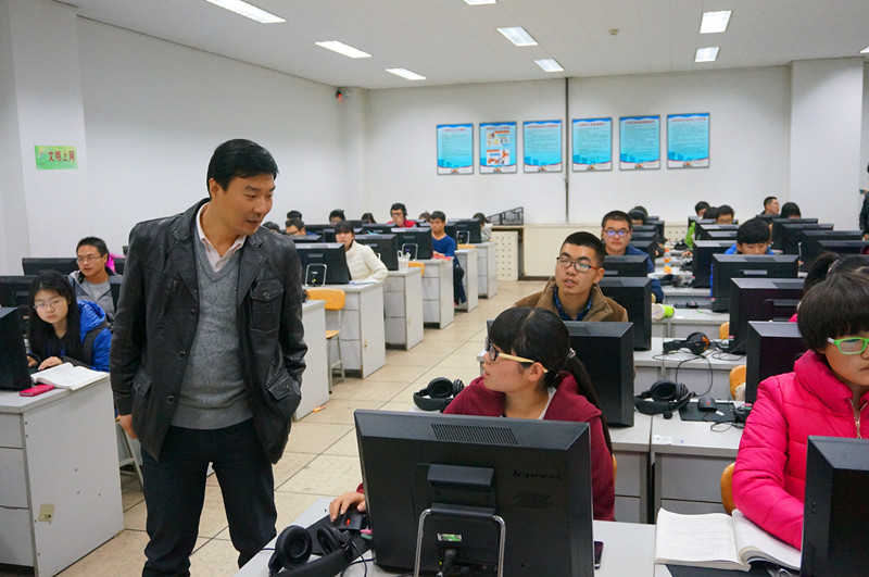 何卫军副书记参观山西农大beat365官方网站实验室