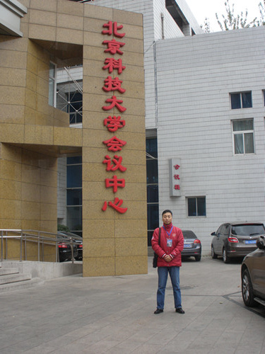 在招聘场地留影